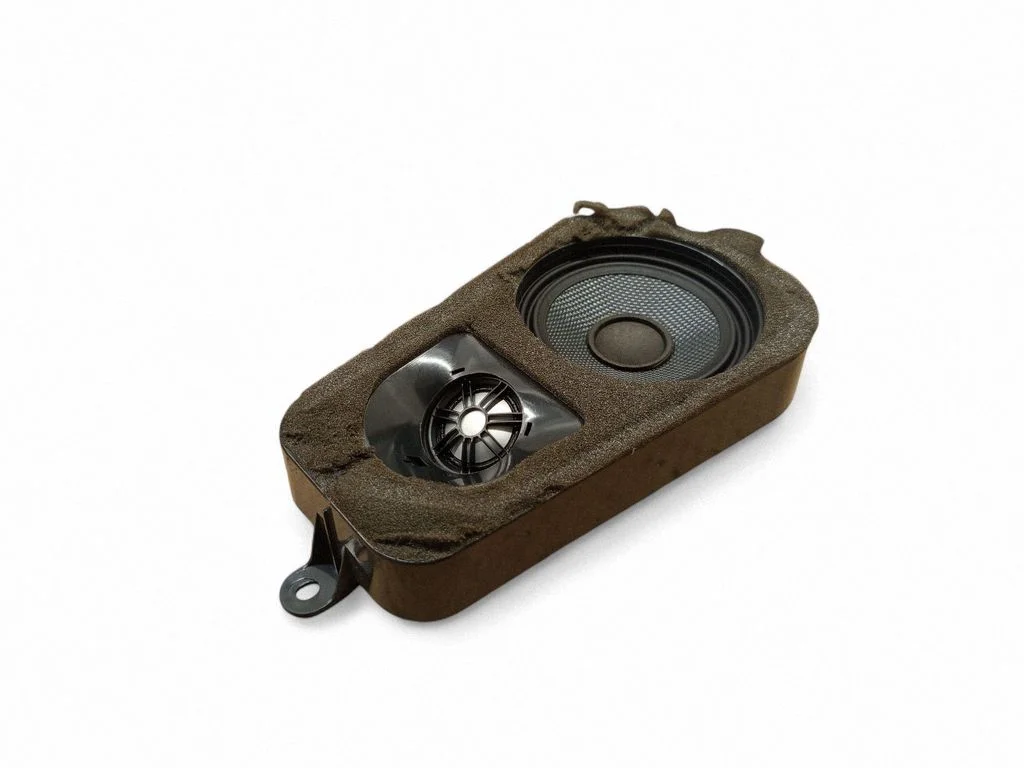 Skaļrunis (-ņi) aizmugurējā plauktā 9294942