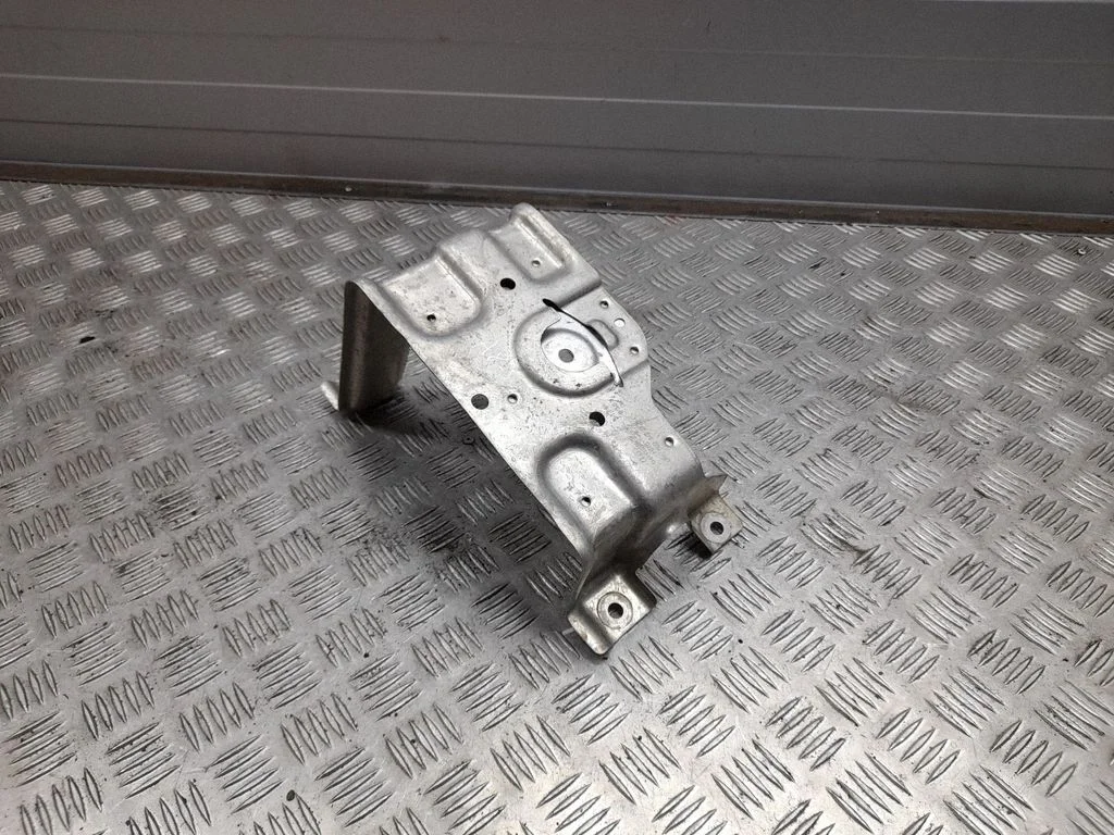 Komplet mocowania koła zapasowego – Audi A8 S8 D4 4H (2010-2016)