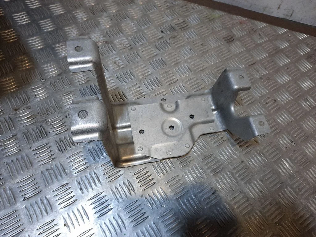 Komplet mocowania koła zapasowego 4H0802417B