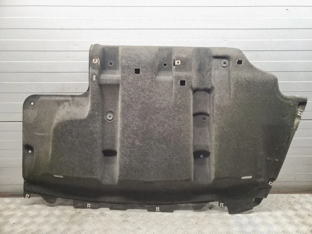 Tagumise kaitseraua põhjakaitse – Chrysler Pacifica (2017-)