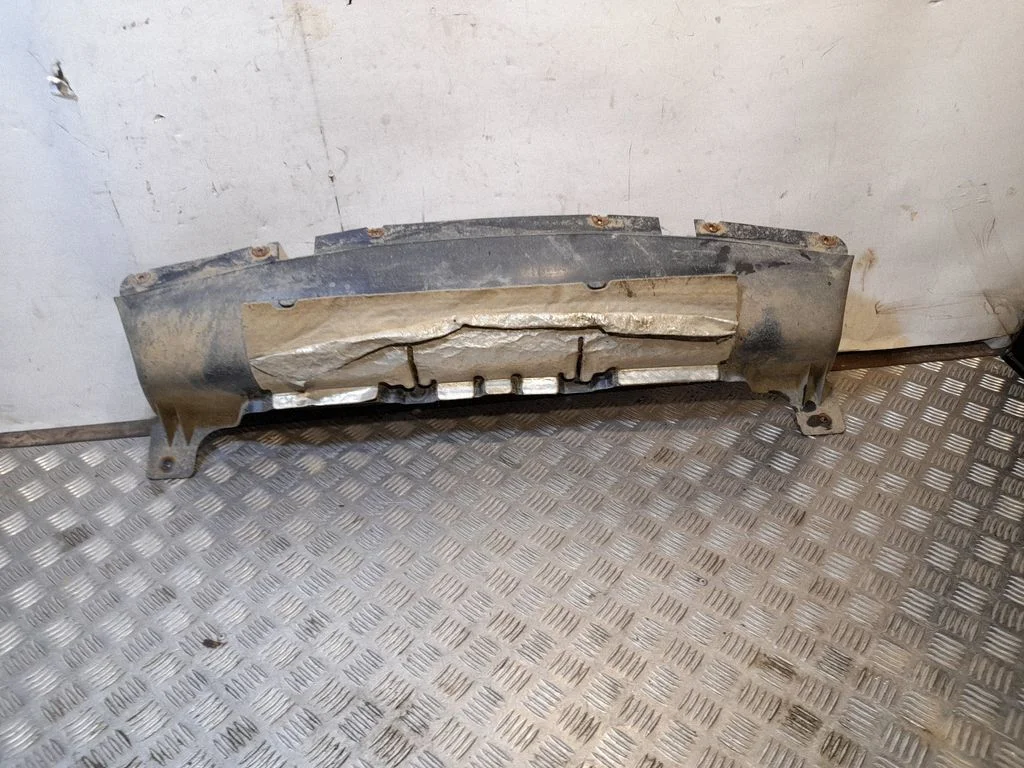Aizmugurējā bufera apakšas aizsargs DS7311787BF