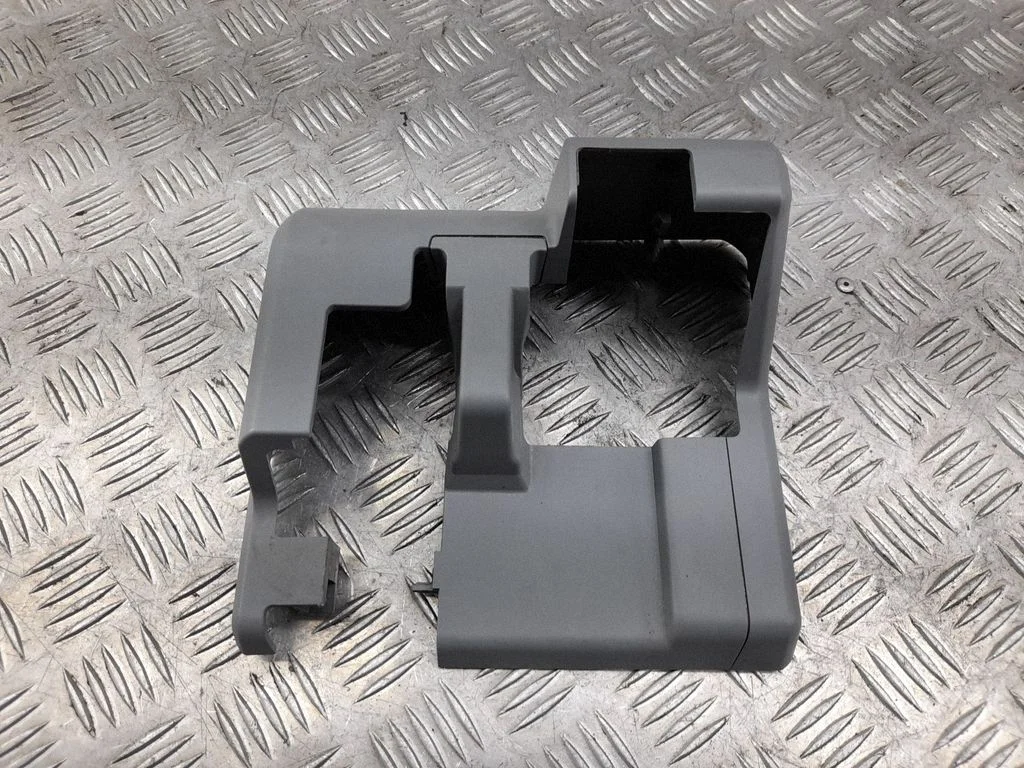Front driver seat rail trim – Audi Q7 4M (2015-)