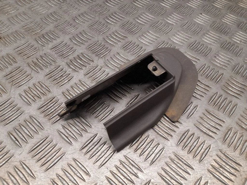 Front passenger seat rail trim – Chrysler Pacifica (2017-)