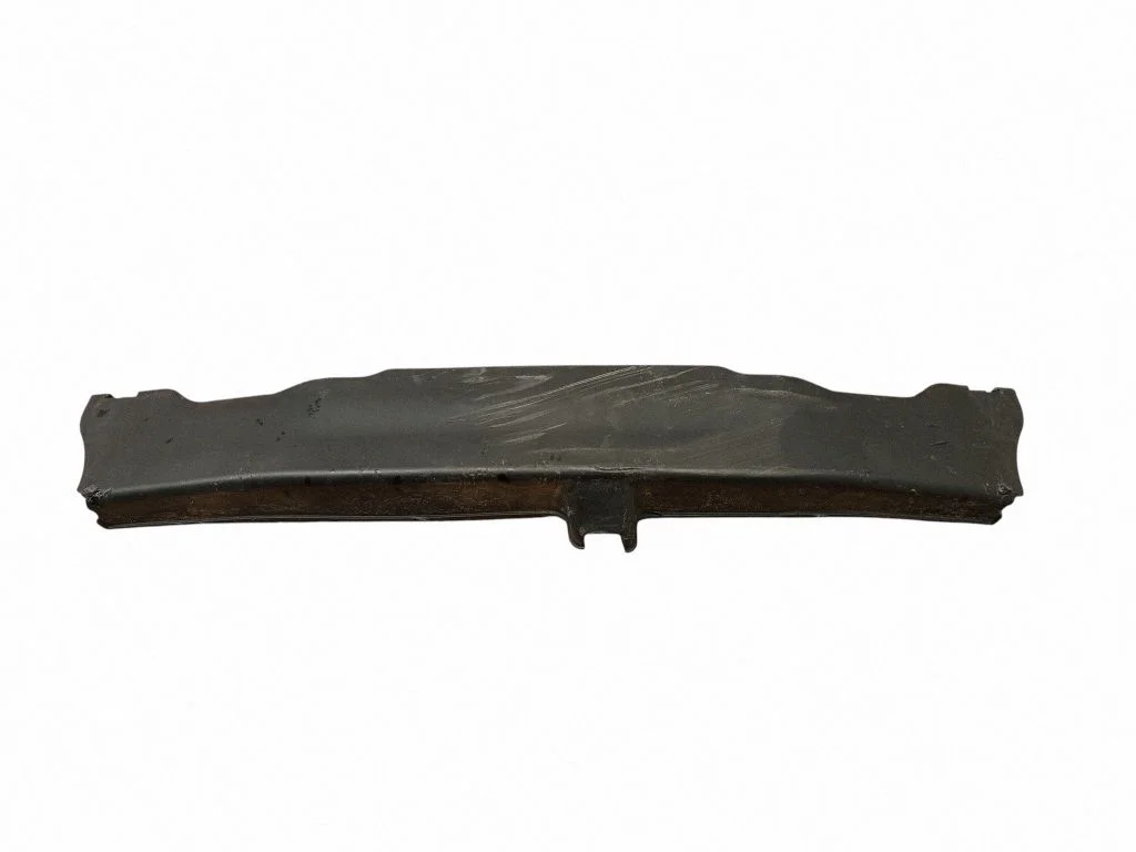 Priekšējā bampera pastiprinājums 8V5807217A