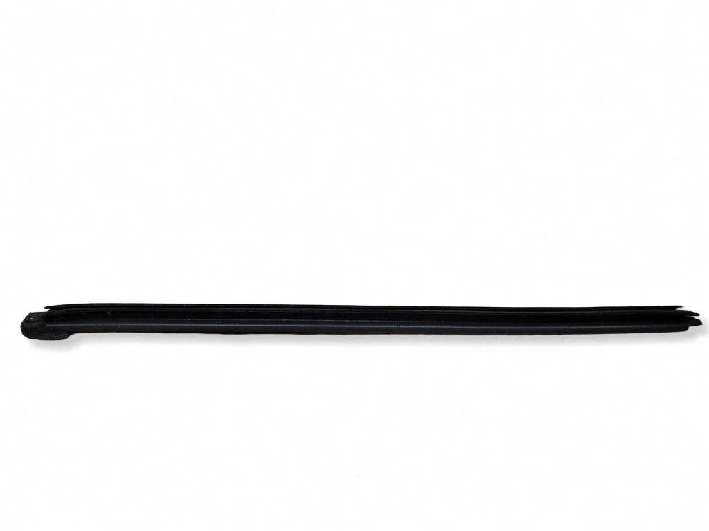 Uszczelka szyby drzwi przednich EJ7BS205860