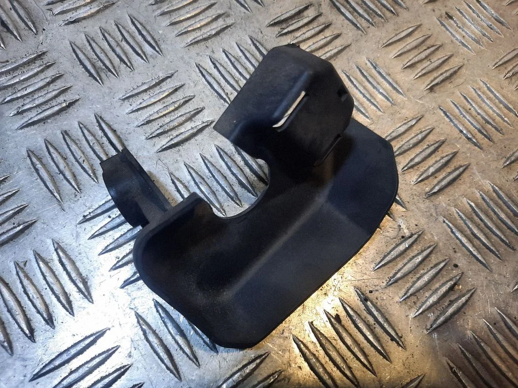 Cita motora nodalījuma detaļa 8R1871353