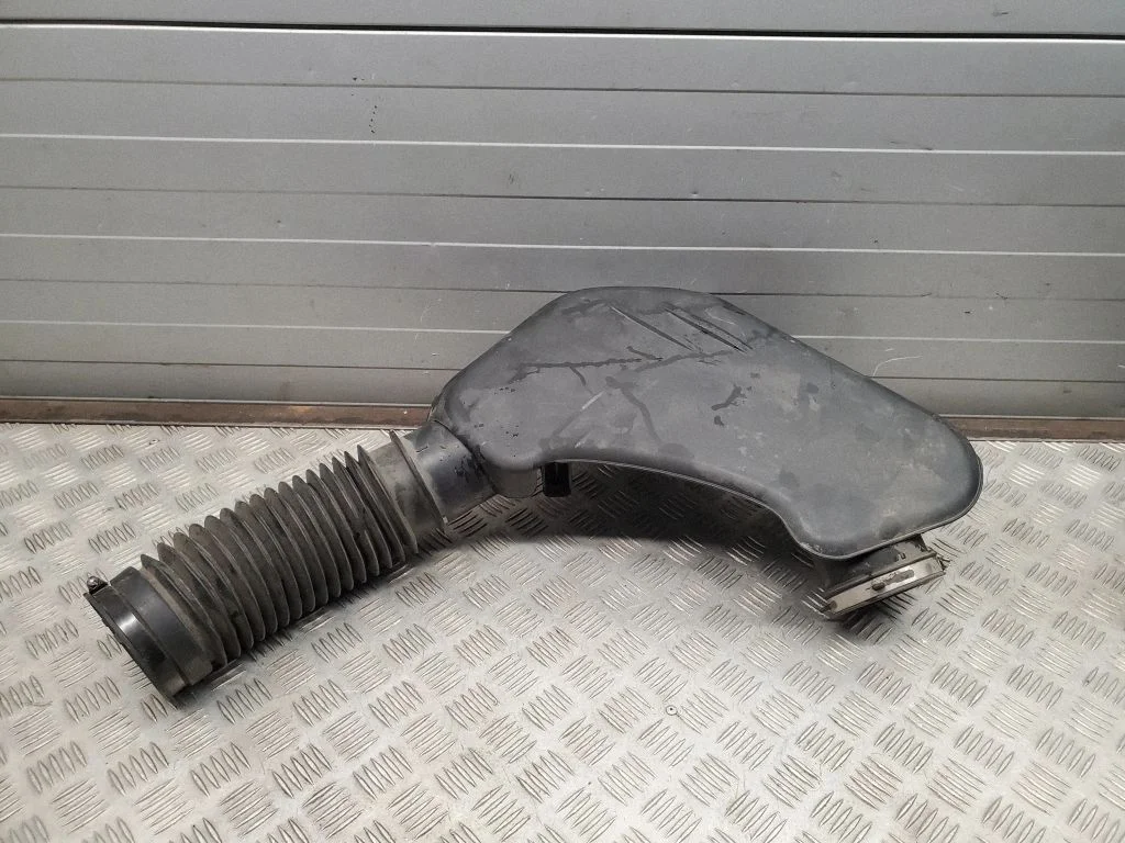 Sisselaske resonaator 04861926AG