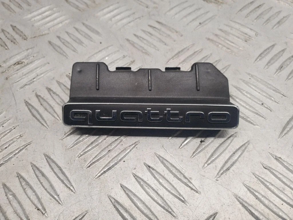 Ražotāja emblēma/modeļa burti 80A853736D