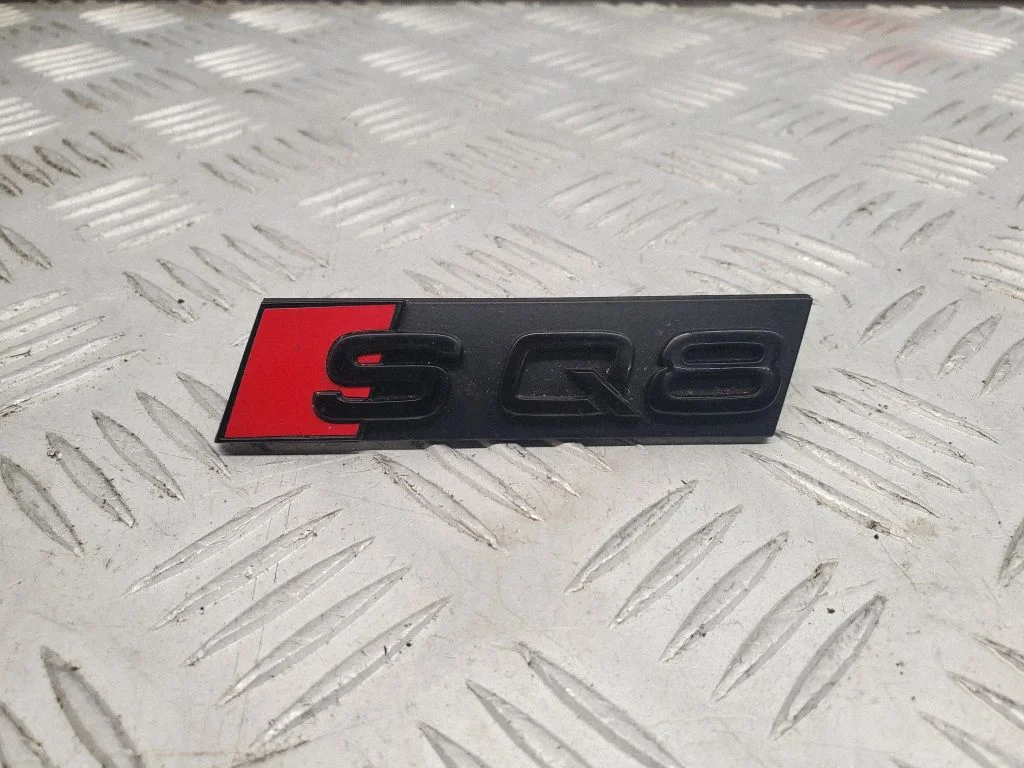 Emblemat producenta / oznaczenie modelu 4M8853748