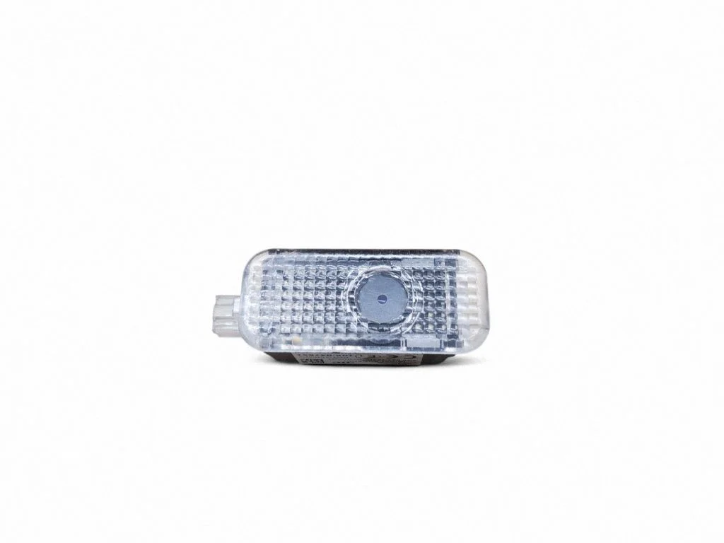 Priekšējo durvju apgaismojuma lukturis (iekšpusē) 4G0052134D