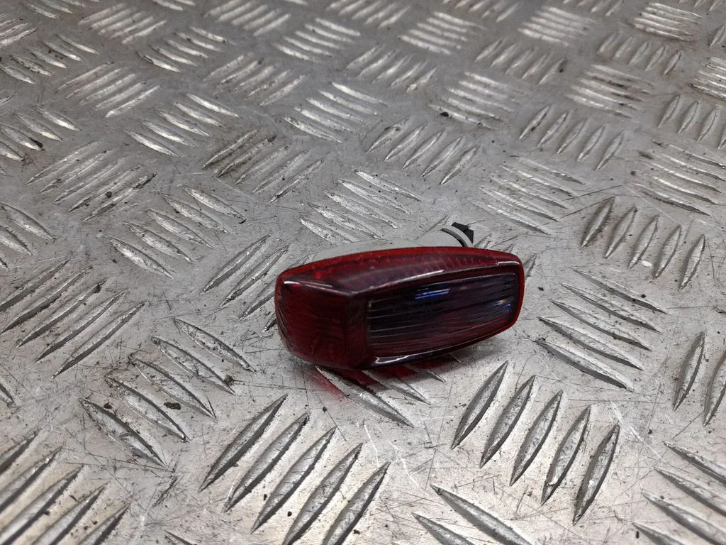 Aizmugurējo durvju apgaismojuma lukturis (iekšpusē) 97063213200