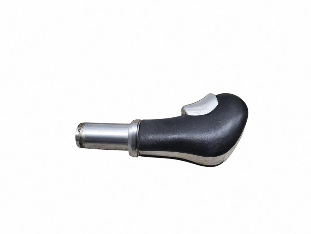 Pārnesumu pārslēga sviras apdare (āda, poga) 7P5713139
