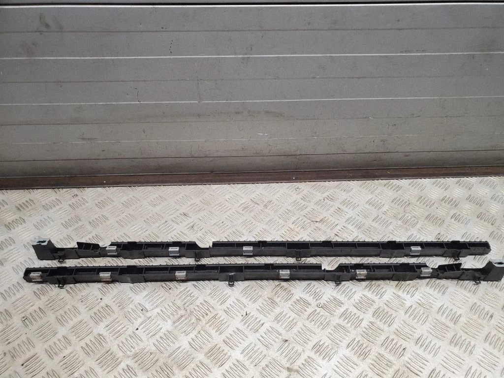 Cita sliekšņu/statņu apdares detaļa A2166800156