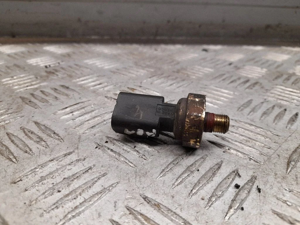 Oil pressure sensor 05149062AA