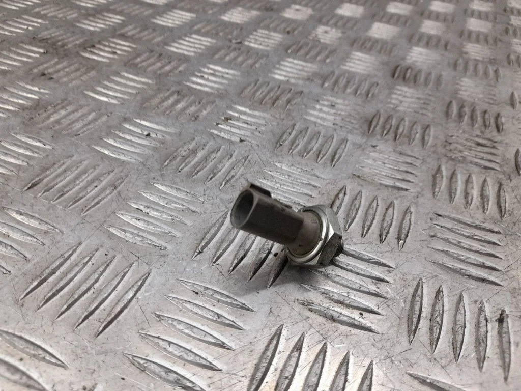 Eļļas spiediena sensors 038919081P