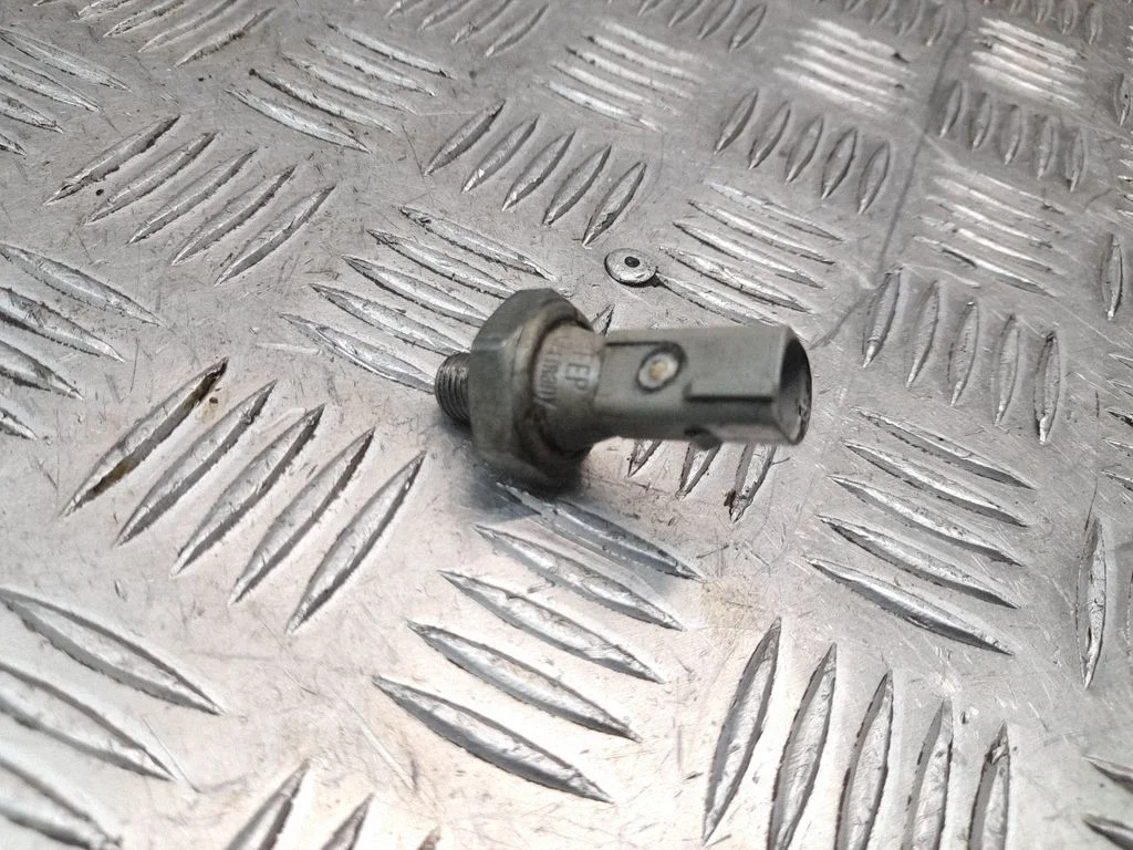 Eļļas spiediena sensors 038919081P