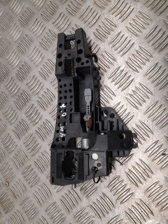 Priekšējā ārējā atvēršanas roktura turētājs/ kronšteins 4M0837886A