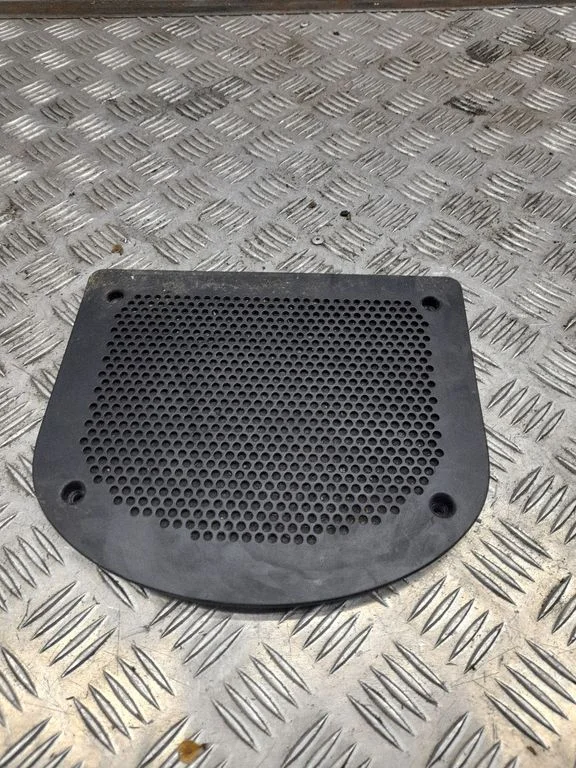 Subwoofer grill/trim – BMW 7 Series F01 F02 F03 F04 (2008-2016)