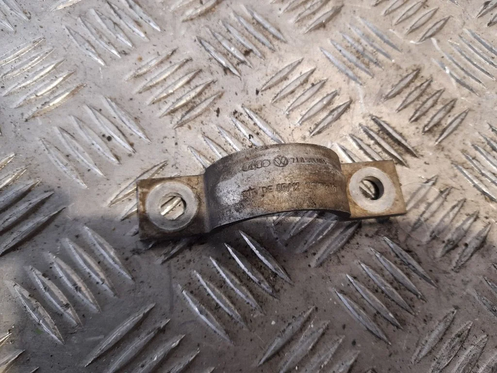Stabilisaatori puksi klamber (tagumine) 7L8511418