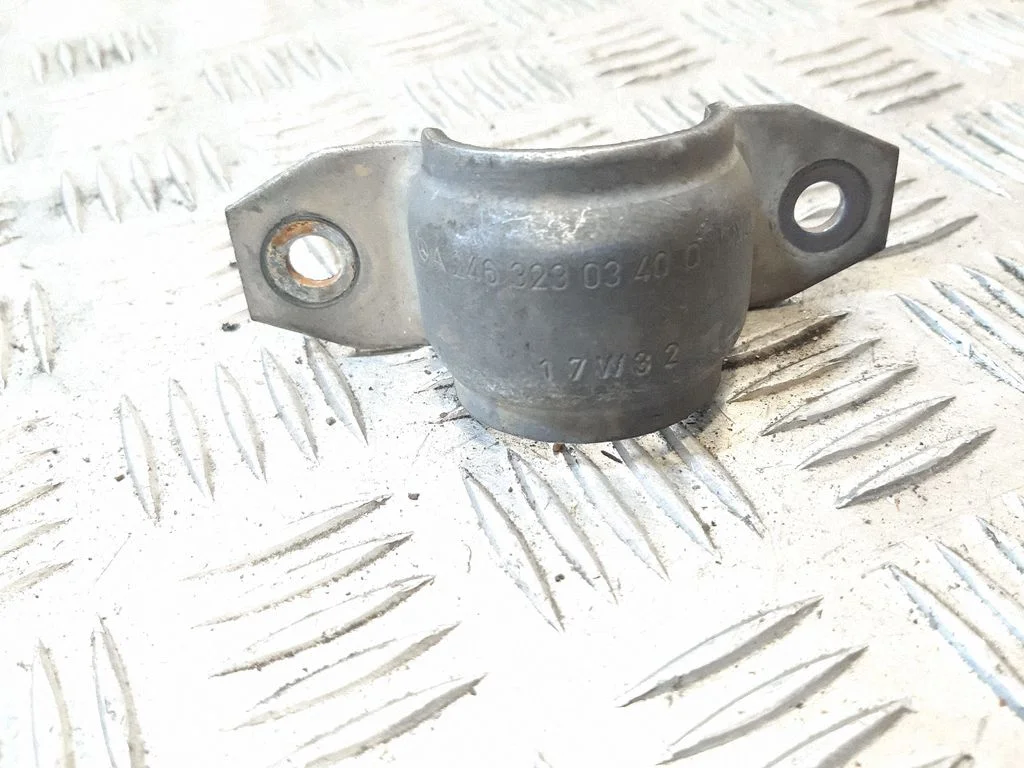 Stabilizatora turētājs (priekšpuse) A2463230340