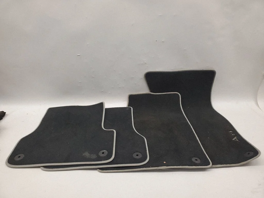 Paklājiņu komplekts 4G1061270