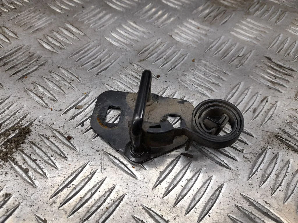 Aizmugurējā borta slēdzenes cilpa – Dodge Challenger (2008-2023)