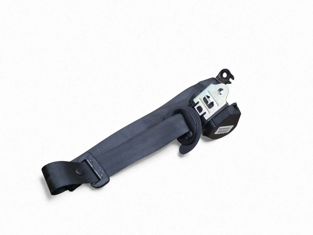 Third row seat belt 3CN857812