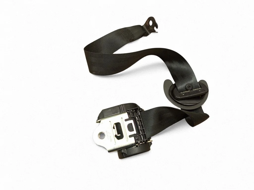 Third row seat belt 3CN857811