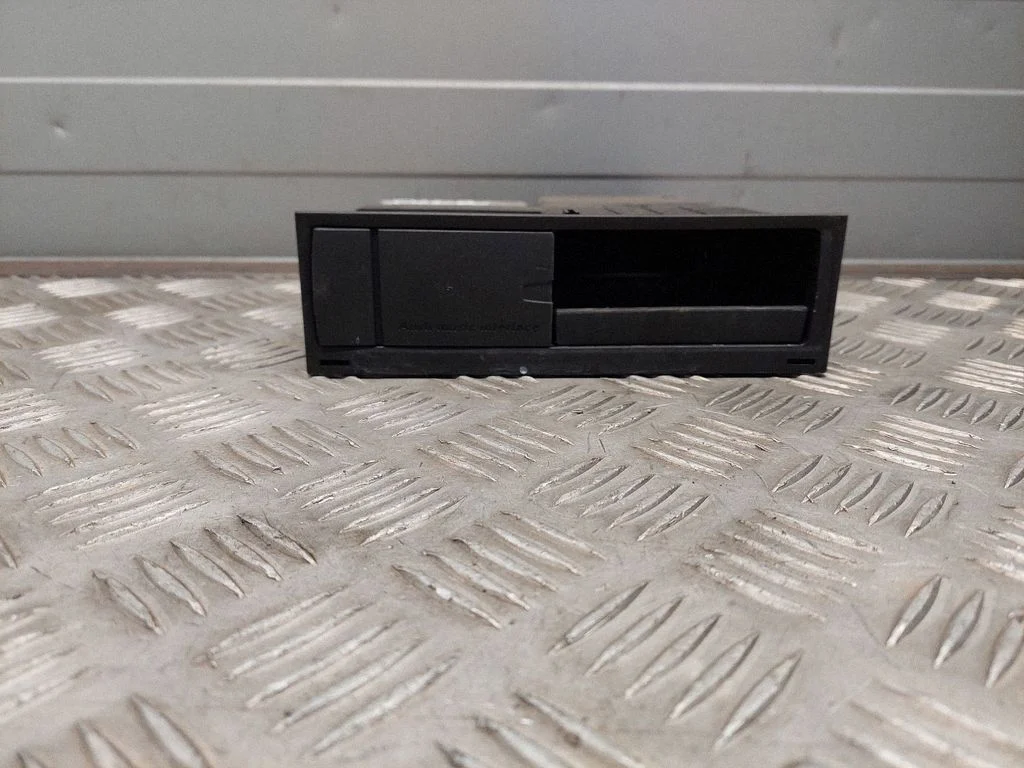AUX-pesa – Audi A4 Allroad B8 (2008-2016)