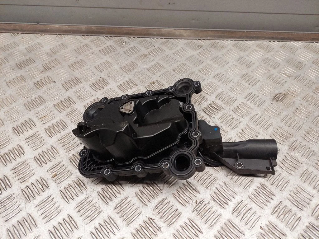 Kartera ventilācijas vārsts 06E103547N