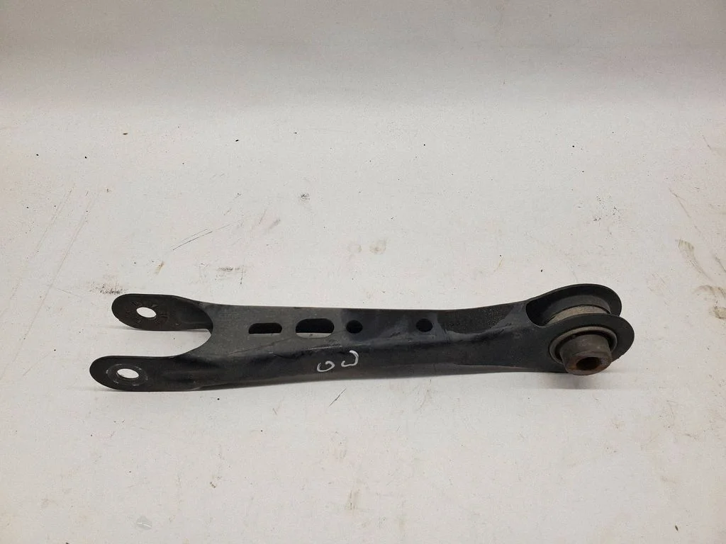 Rear suspension control arm – Ford Explorer VI (2019-)