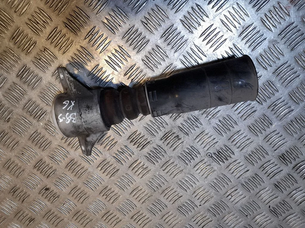 Amortizatora balsts (kronšteins) 8W0512135