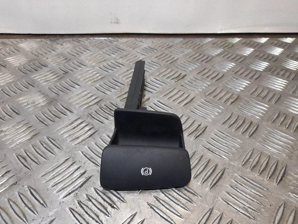 Käsipiduri vabastuskäepide – Audi A3 S3 8V (2013-2019)