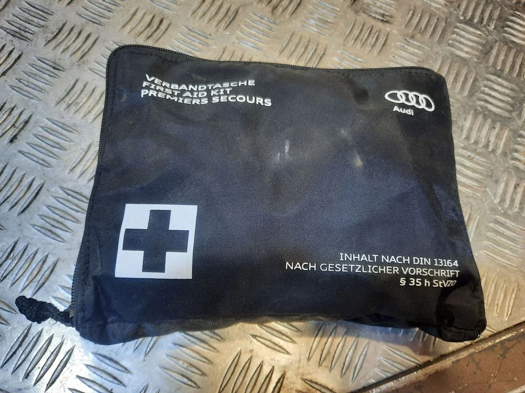 Pirmās palīdzības aptieciņa 4H0860282B