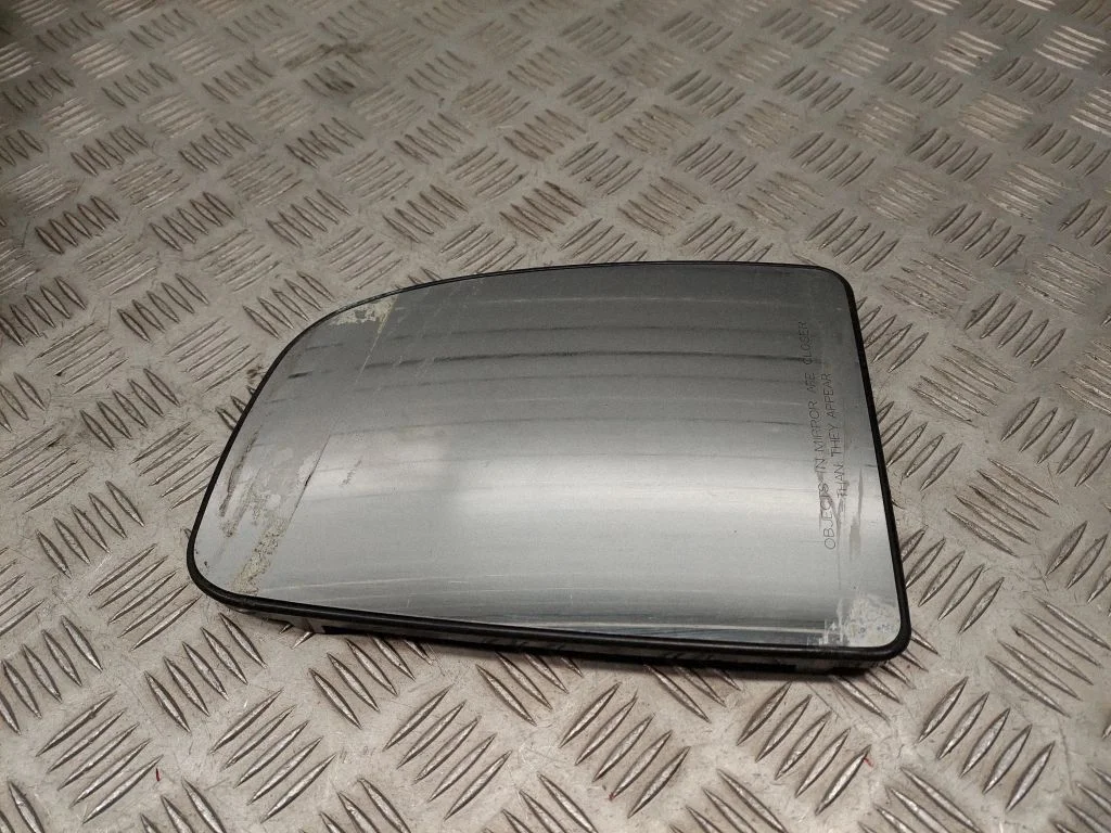 Wing mirror glass – front left