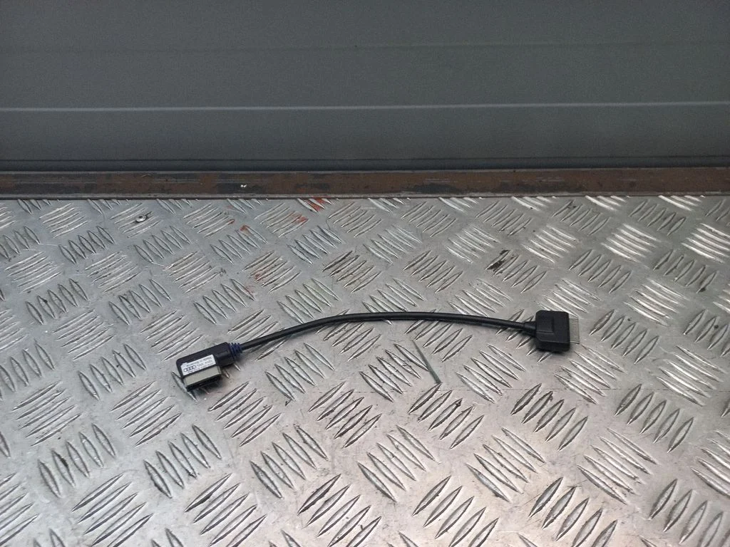 iPod connector socket – Audi Q5 SQ5 8R (2008-2017)