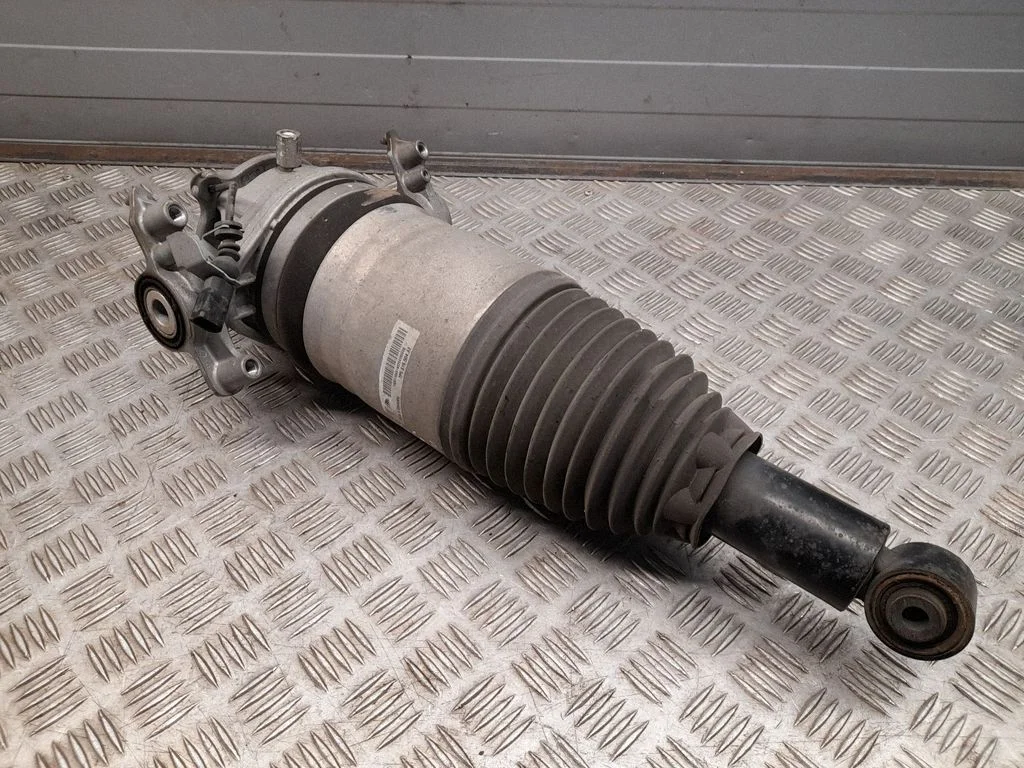 Aizmugurējais pneimatiskais (gaisa) spilvens ar amortizatoru – Porsche Cayenne (92A) (2010-2017)
