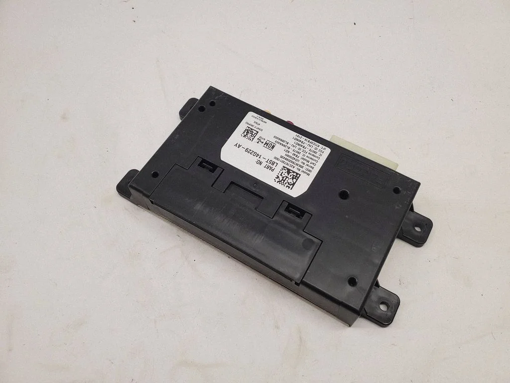 Telefona vadības bloks LB5T14G229AY