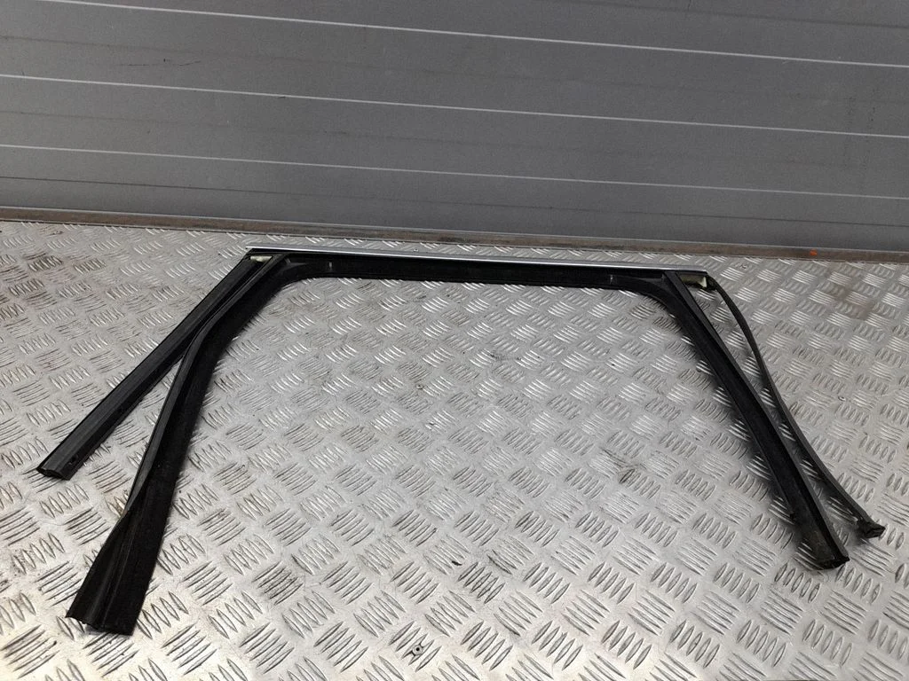 Tagaukse klaasi raam 7P0839432