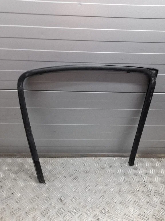 Rear door window/glass frame FL341521596