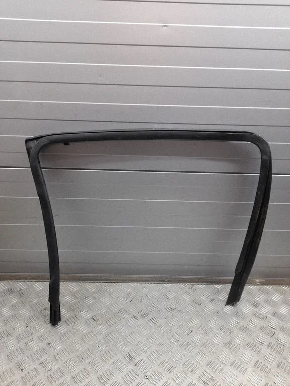 Rear door window/glass frame FL3Z1825766A