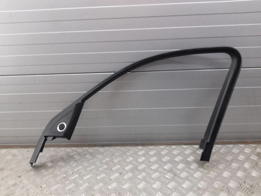 Esiukse klaasi raam 8R0867610