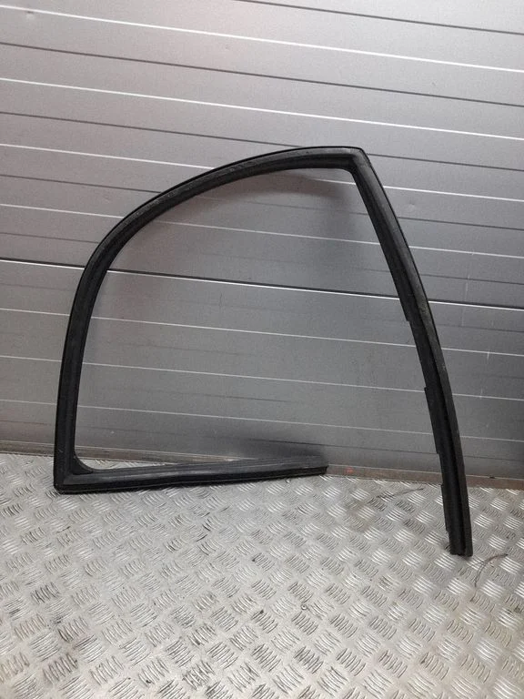 Front door window/glass frame FL3Z1521596H