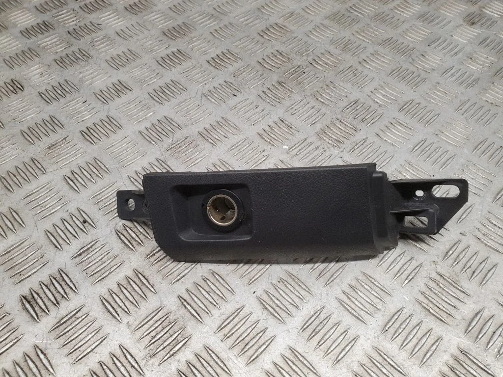 12 V Socket (front) 1HR95TRMAB