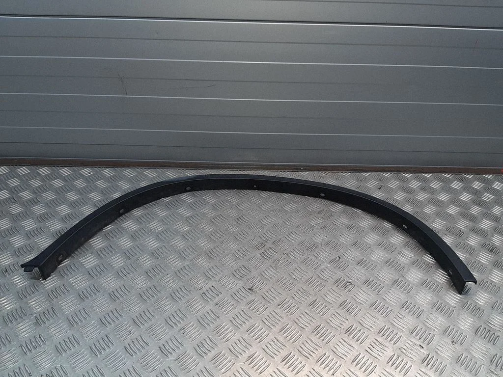 Moldings uz aizmugurējā spārna 51127176329