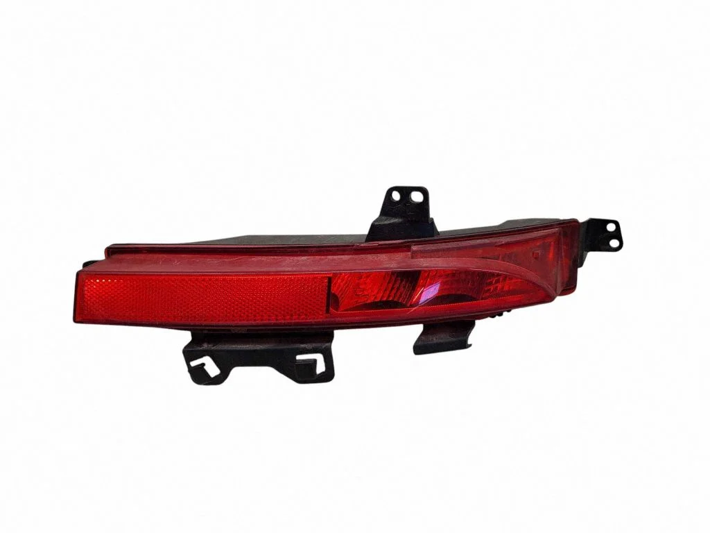 Aizmugurējais lukturis bamperī FK7215K272