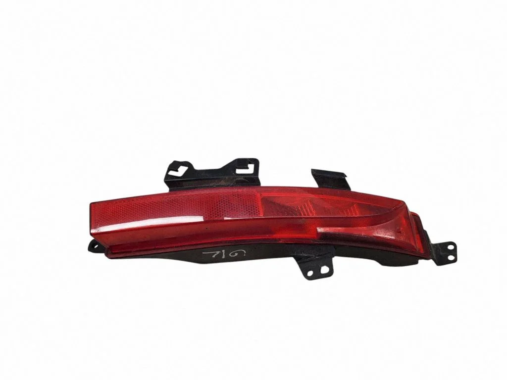 Aizmugurējais lukturis bamperī FK7215K273
