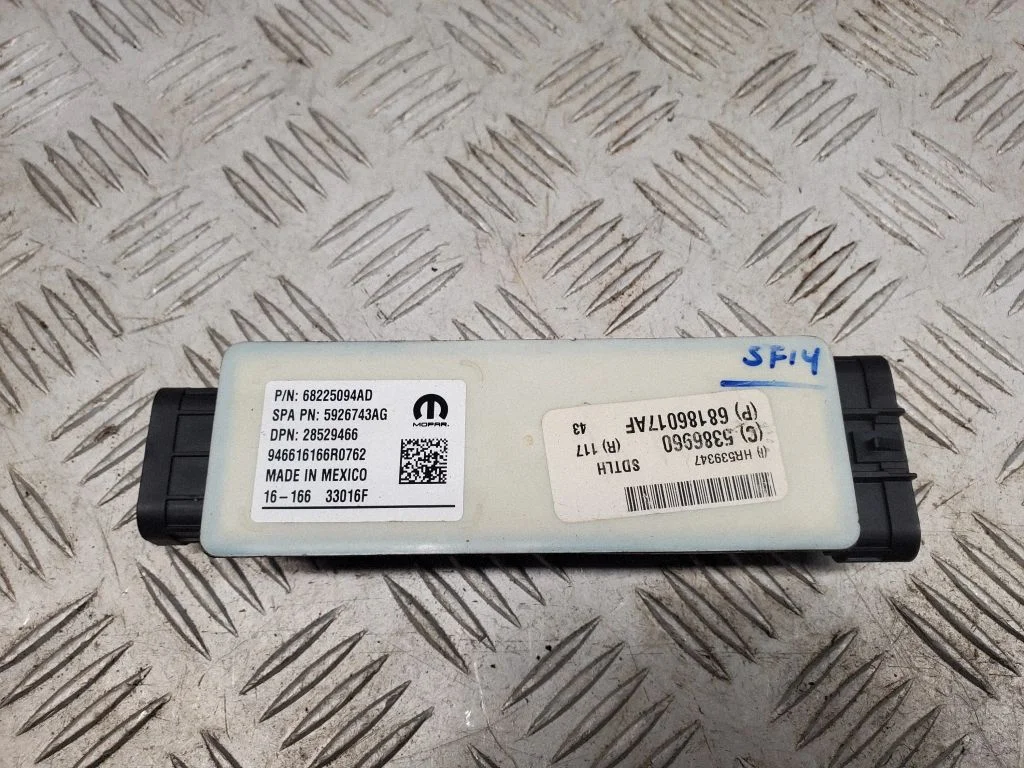 Sānu bīdāmo durvju ECU modulis 68225094AD