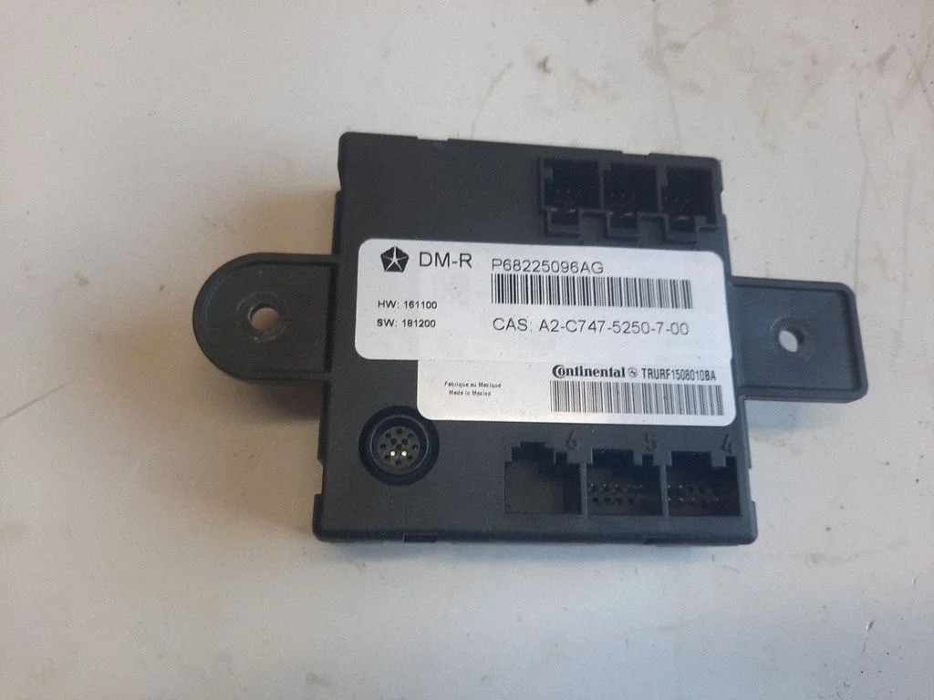 Sānu bīdāmo durvju ECU modulis P68225096AG