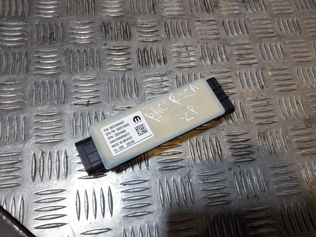 Sānu bīdāmo durvju ECU modulis 68225094AD